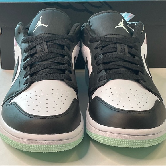 Air Jordan 1 Low Mens Size 10 Basketball Sneakers White & Mint - Picture 6 of 10